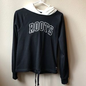 Roots black & white sweatshirt